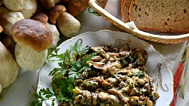 Skvělá houbová smaženice: Jaký tuk použít, čím houby dochutit i kdy přidat vajíčka, aby byl výsledek božský