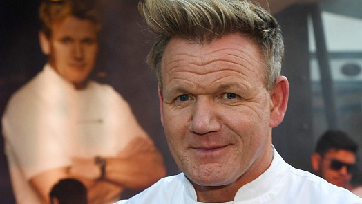 Šéfkuchař Gordon Ramsay po ošklivé nehodě na kole: Musíte nosit helmu, i na krátké cesty, vzkázal zraněný drsňák