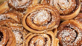 Jak na kynuté skořicové šneky: Nadýchané pečivo, které provoní byt a mizí ze stolu rychleji než vychladne