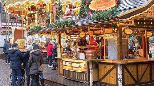 Drážďanská štola, polský bigos i ohnivý punč: Adventní trhy u sousedů lákají na delikatesy i pohádkovou atmosféru