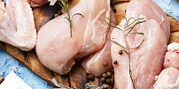 Proč nikdy neomývat kuřecí maso? Tahle informace vás definitivně přesvědčí a už to nikdy nebudete dělat