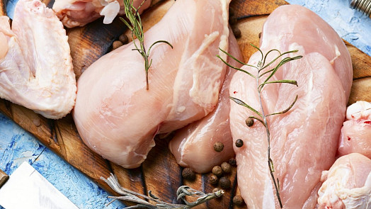 Proč nikdy neomývat kuřecí maso? Tahle informace vás definitivně přesvědčí a už to nikdy nebudete dělat