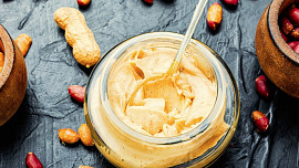 Odborník radí, jak na domácí ořechové máslo: Ořechy je potřeba předem správně opražit, aby pustily tuk