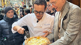 Proslulý italský restauratér šokoval, když pochválil pizzu Havaj s ananasem. Znesvětil jsi národní tradici, rozčilovali se někteří