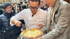 Proslulý italský restauratér šokoval, když pochválil pizzu Havaj s ananasem. Znesvětil jsi národní tradici, rozčilovali se někteří