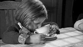 Zdravé Vánoce našich prababiček: Dětem se dávaly panenky z ovoce, k snídani melta a místo bonbonů oříšky