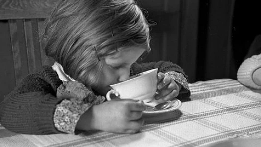 Zdravé Vánoce našich prababiček: Dětem se dávaly panenky z ovoce, k snídani melta a místo bonbonů oříšky