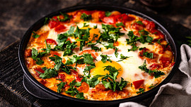 Jídlo pro zahřátí? Tuniská variace na lečo vás dostane vůní římského kmínu a česneku a zvedne vám náladu Jídlo pro zahřátí? Tuniská variace na lečo vás dostane vůní římského kmínu a česneku a zvedne vám náladu