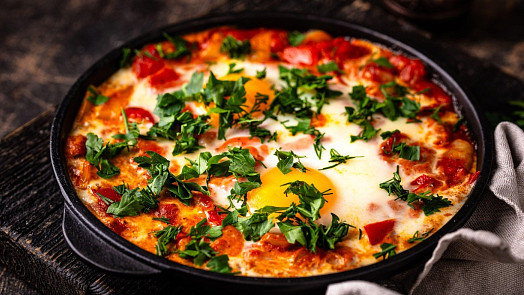 Jídlo pro zahřátí? Tuniská variace na lečo vás dostane vůní římského kmínu a česneku a zvedne vám náladu Jídlo pro zahřátí? Tuniská variace na lečo vás dostane vůní římského kmínu a česneku a zvedne vám náladu