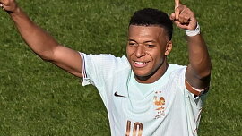 Kylian Mbappé má slabost pro speciální špagety, jinak jí šest menších jídel denně a hlídá si cukr