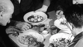 Co se jedlo za války: Recepty na vánočku bez vajec, med z margarínu nebo krém skoro z ničeho můžete zkusit i dnes
