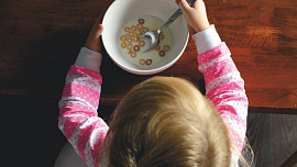 Čím krmit děti od jednoho do tří let? Vzorový jídelníček pro novopečené maminky