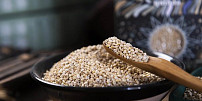 Quinoa je zdravější a bezlepkovou alternativou rýže. Umíte ji správně připravit?