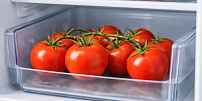 Skladujete rajčata správně? Víme, jak na ně působí lednice, i kdy jim nechávat stopku
