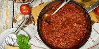 Nejlepší recept na rajčatovou omáčku na špagety: Večeři máte na stole do 20 minut a pochutná si celá rodina