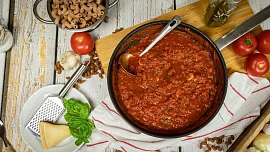 Nejlepší recept na rajčatovou omáčku na špagety: Večeři máte na stole do 20 minut a pochutná si celá rodina