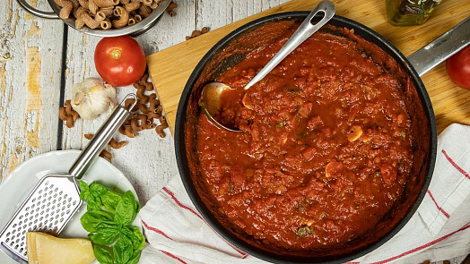 Nejlepší recept na rajčatovou omáčku na špagety: Večeři máte na stole do 20 minut a pochutná si celá rodina