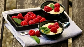 Voňavé čerstvé maliny: 7 důvodů, proč byste si je měli letos užít dosyta! Vyzkoušejte třeba malinovou zálivku