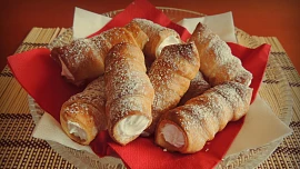 Retro cukrárna: Z jaké dobroty se vyvinula kremrole a kde vzal indiánek svůj název?