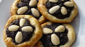 Na Čarodějnice se jedly makové koláče a mrváň, ale žádné maso. Proč?