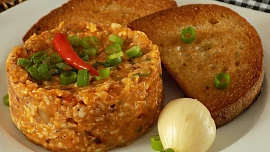 Tvarůžkové dobroty: Znáte loštický špíz, voňavé skřivánky nebo syrečkance?