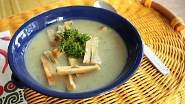 Zapomenuté vložky do polévek: Ochutnejte piškotový svítek či vaječné krupky podle Sandtnerky