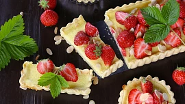 Tradiční jahodové recepty: Osvědčené rady pro dokonalé knedlíky i perfektní letní koláč