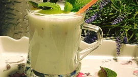 Znáte slané jogurtové mléko ayran? Nejoblíbenější turecký nápoj zvládnete udělat sami doma