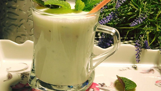 Znáte slané jogurtové mléko ayran? Nejoblíbenější turecký nápoj zvládnete udělat sami doma