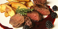 7 triků, jak připravit dokonalý steak: Chce to kvalitní maso i pánev a pár snadných vychytávek