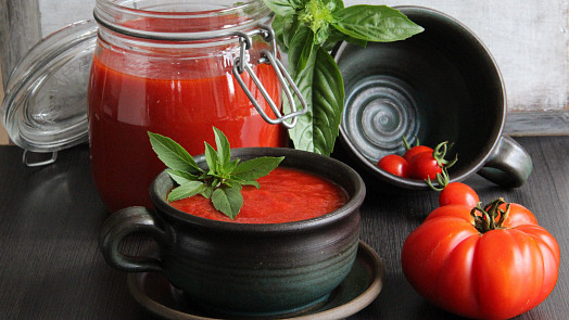 Dvanáct nejlepších jídel z rajčat: Dáte si klasickou omáčku, studenou polévku nebo tataráček?
