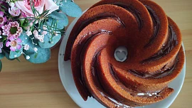 5 nejlepších hrníčkových moučníků: Bez vážení upečete ořechovou bábovku, švestkový koláč nebo nadýchané koblihy