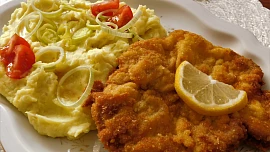 12 nejlepších řízků: Prezidentský, smetanový farářský nebo obrácený z bůčku vás nadchnou!