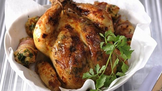 Oběd na neděli: Upečte si skvělé kuře s nádivkou podle Marie-Janků Sandtnerové