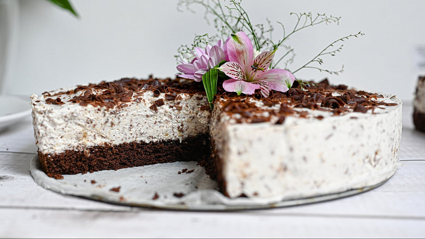 Jako z ráje: Dejte si smetanový Margot dort s kokosovo-rumovou příchutí!