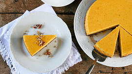 Dýňový cheesecake: Jak na něj, aby byl dokonalý? Chuti pomůžou ořechy i koření!