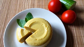Vyrobte si domácí veganský sýr! Je to snadné, zdravé a chutné