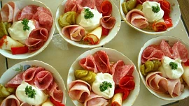 Retro okénko: Legendární ruská vejce vznikla jako z nouze ctnost, ale oblíbili si je všichni