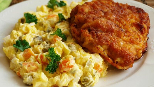 Osvědčené rady, jak na nejlepší bramborový salát: Chce to kvalitní okurky a hodně vajec!