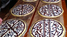 Merhované chodské koláče: Malá umělecká díla z tvarohu a povidel symbolizují zdraví