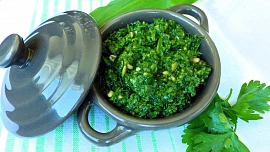 Holka u plotny radí: Jak využít zeleninové natě? Z kedlubnové udělejte zelí, z mrkvové pesto