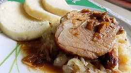 Vepřo knedlo zelo je nesmrtelná česká klasika. Poradíme, jak ji mít nejlepší!