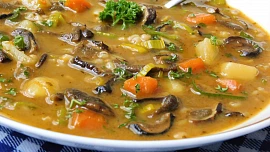 Už rostou! Ochutnejte netradiční houbové polévky a zkuste to s koprem... nebo s kaprem!