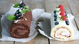 Pečeme bez vážení... mramorovou bábovku, vláčnou roládu i citronové řezy