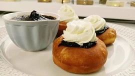 Staročeské vdolky dostaly název podle pánve, v níž se dřív pekly. Víte, jak se správně dělají?