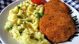 Jak na nejlepší karbanátky z masa i bez něj? Vláčnost dodají brambory i smetana!