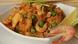 Co s plonkovou suchou rýží? Připravte si indonéskou specialitu Nasi Goreng!