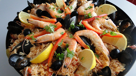 Letní obědy jako v restauraci u moře: Uvařte řeckou musaku nebo španělskou paellu