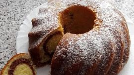 Nejrychlejší recepty: Dvoubarevná hrnková bábovka je hotová za 30 minut!