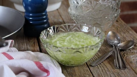 Retro okénko: Dáte si raději okurkový, rajčatový nebo mrkvový salát?